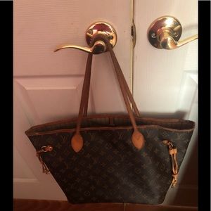 Louis Vuitton Neverfull Medium Tote!
